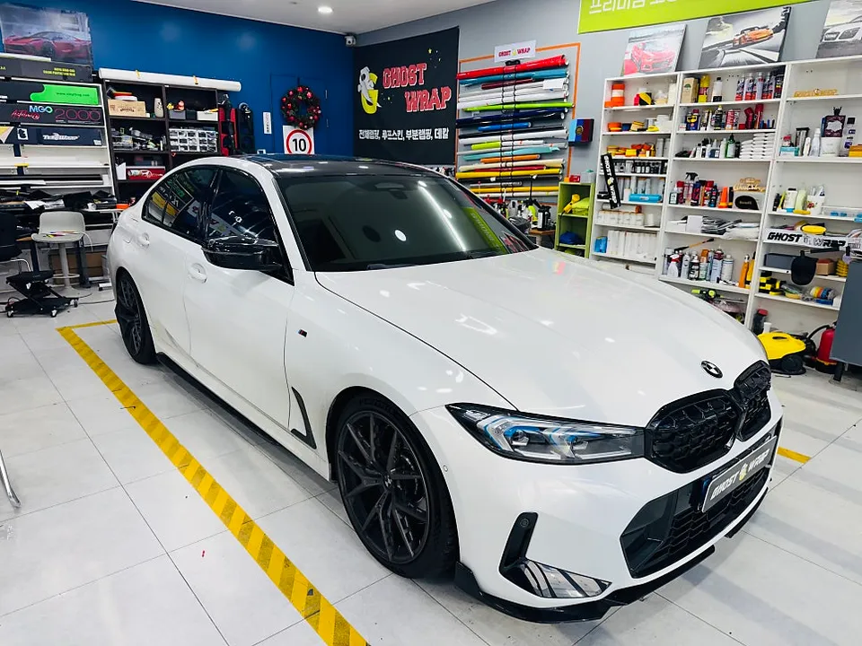BMW 3 Seriesのカーラッピング事例|サテンブラックの高級感 施工写真 2-1