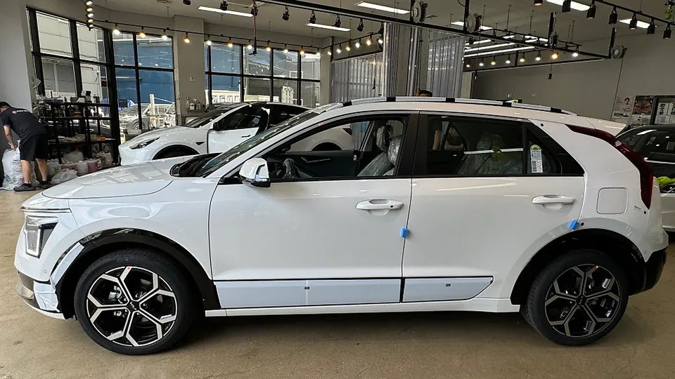 Kia Niro Hybrid new car package - Kia Niro Hybrid New Car Package Review — Flaw Found! photo 5