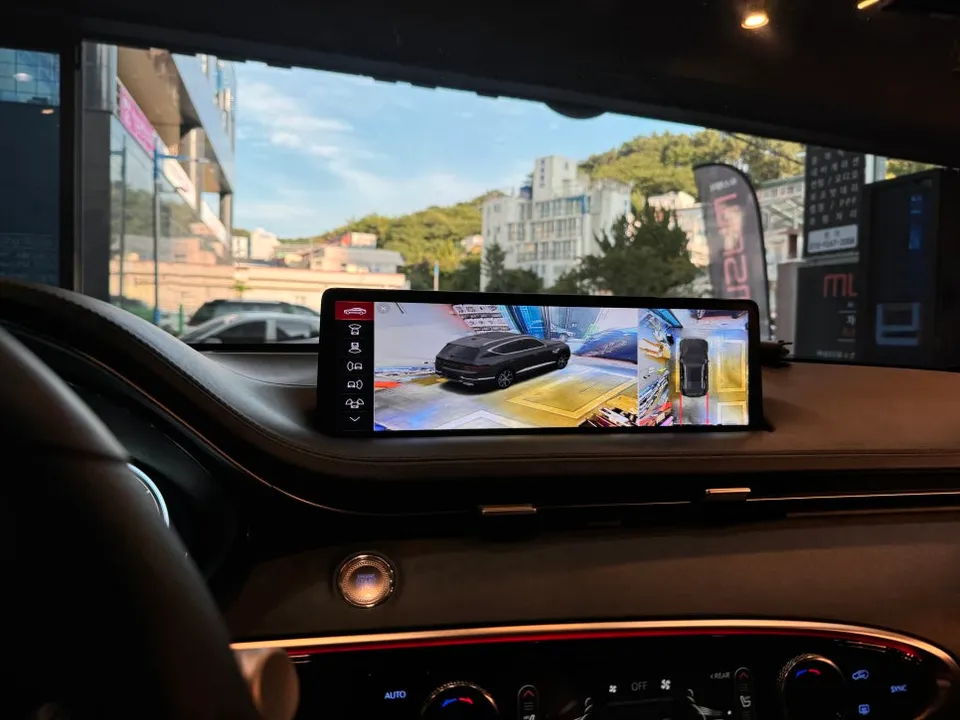 Genesis GV70 around view - Genesis GV70 360 Camera Review — Enhanced Parking photo 4