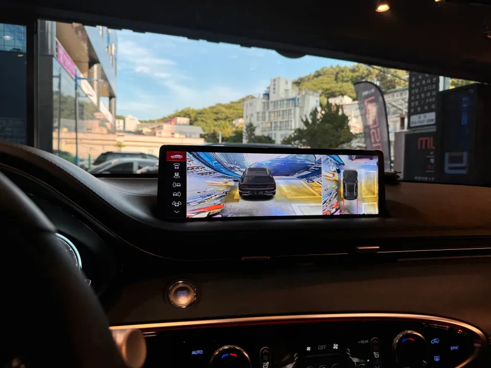Genesis GV70 around view - Genesis GV70 360 Camera Review — Enhanced Parking photo 5