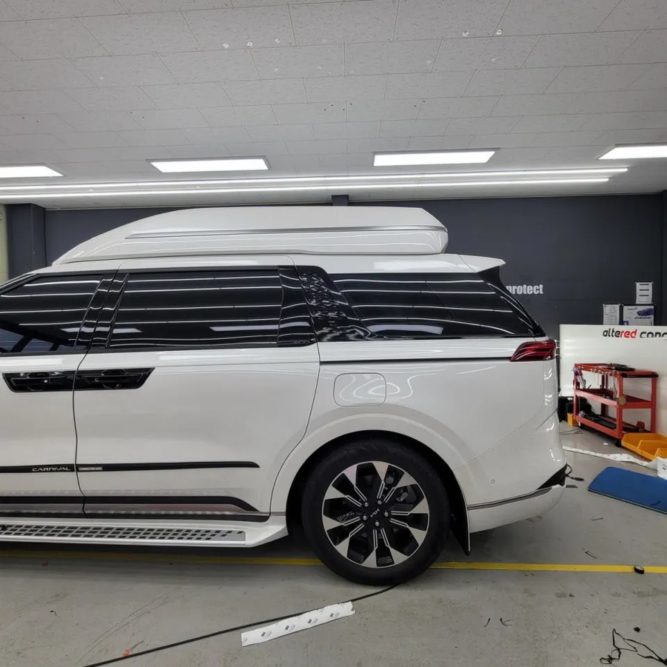 Kia Carnival KA4のカーラッピング事例|費用目安・仕上がり 施工写真 2-3