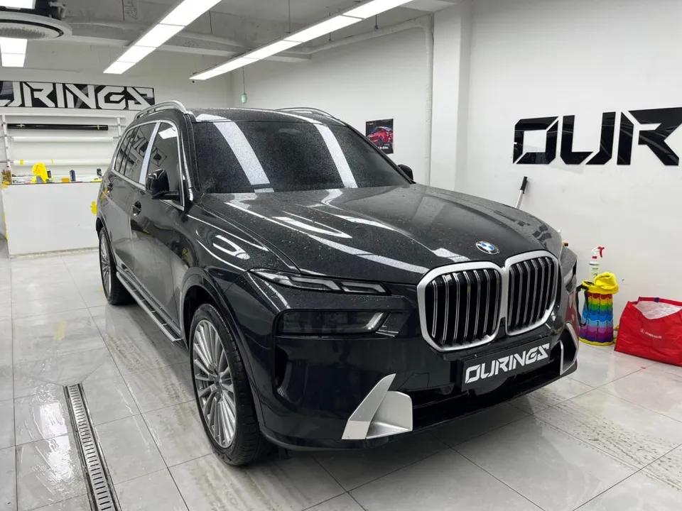 BMW X7のカーラッピング事例|クロームパーツをブラック化 施工写真 2-1