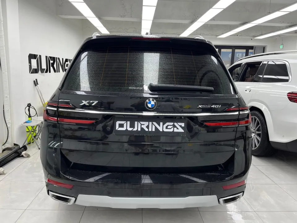 BMW X7のカーラッピング事例|クロームパーツをブラック化 施工写真 3-1