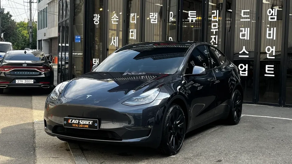 Tesla Model Yのカーフィルム施工事例|費用目安・仕上がり 施工写真 1-3