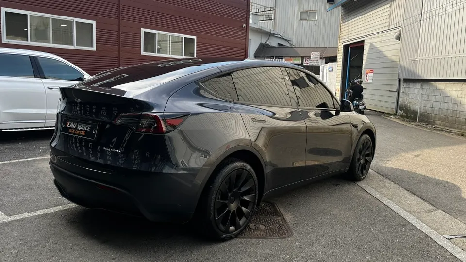 Tesla Model Yのカーフィルム施工事例|費用目安・仕上がり 施工写真 3-3