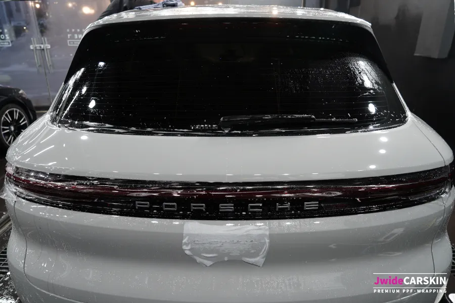 Porsche Cayenne E3 PPF施工事例｜費用目安と仕上がり 施工写真 1-2