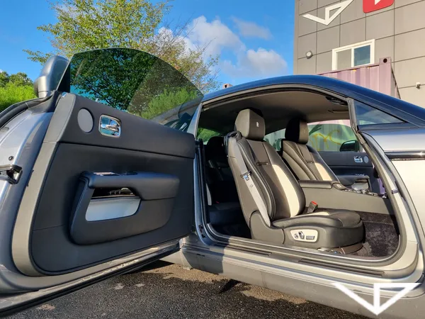 Rolls-Royce Wraith interior customization - Rolls-Royce Wraith Interior Customization Review photo 3