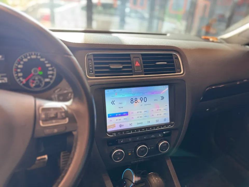 Volkswagen JettaのAndroid Auto・CarPlay取付事例 施工写真 1-2