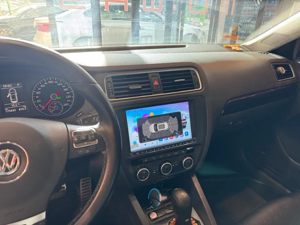 Volkswagen JettaのAndroid Auto・CarPlay取付事例 施工写真 2-2