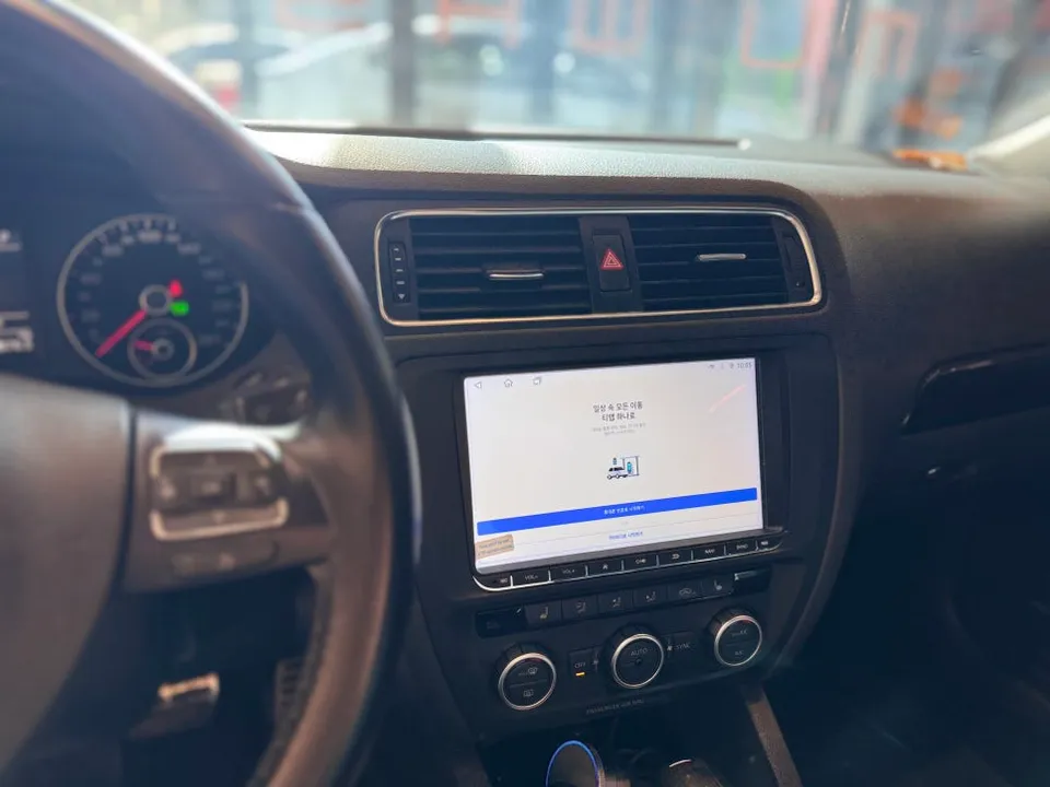 Volkswagen JettaのAndroid Auto・CarPlay取付事例 施工写真 1-3