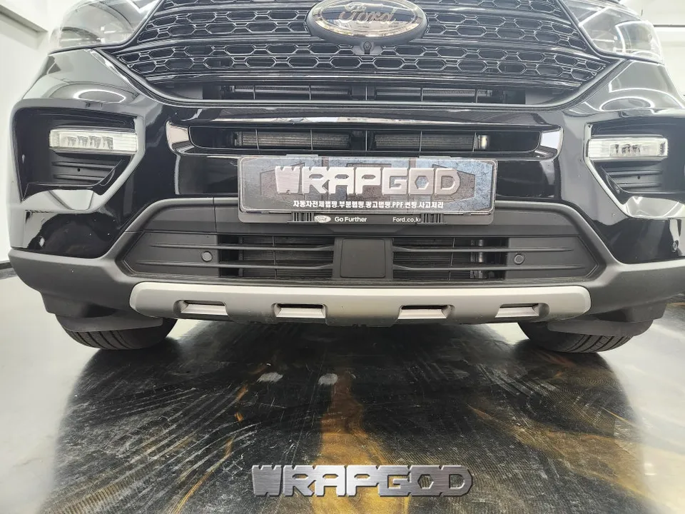 Ford Explorer 6th Genのカーラッピング事例｜費用目安・仕上がり 施工写真 1-2