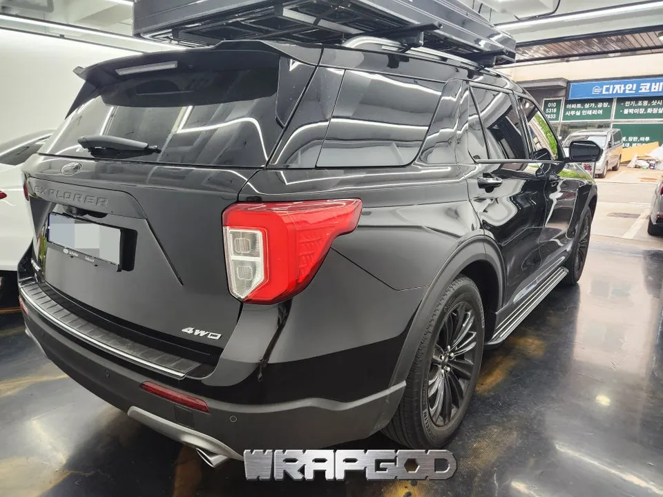 Ford Explorer 6th Genのカーラッピング事例｜費用目安・仕上がり 施工写真 3-2