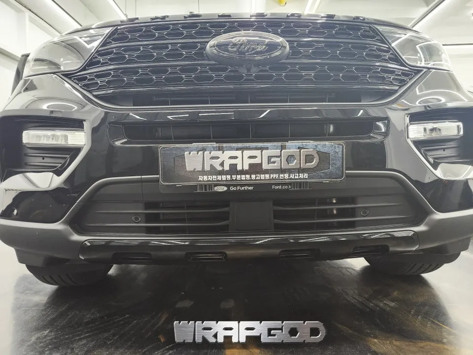 Ford Explorer 6th Genのカーラッピング事例｜費用目安・仕上がり 施工写真 3-3