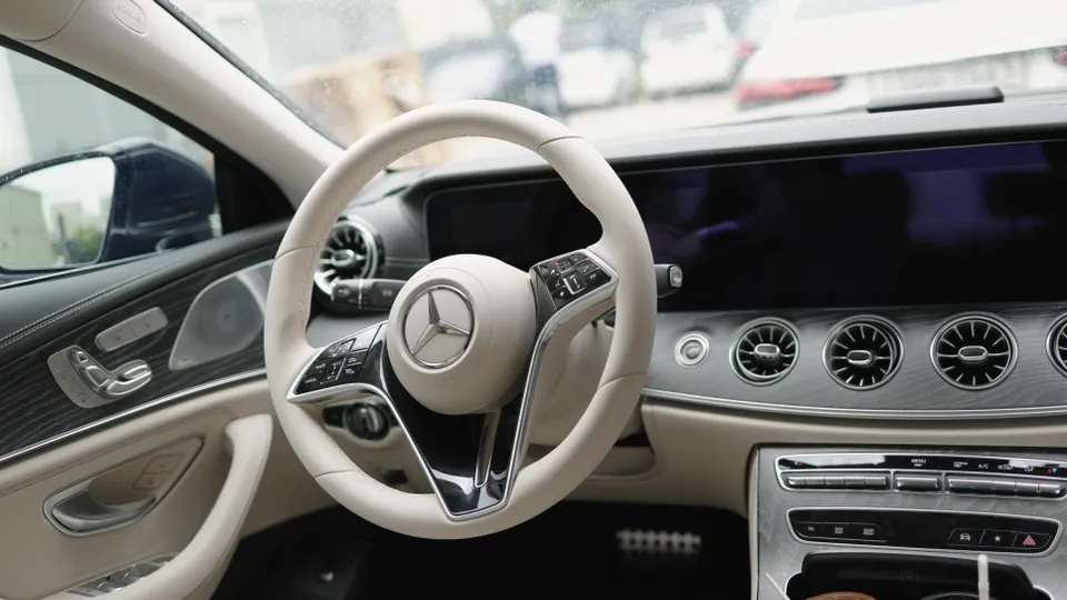 Mercedes-Benz CLS C257 ambient lighting review