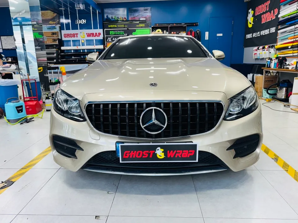 Mercedes-Benz Eクラス カブリオレのカーラッピング事例 施工写真 3-2