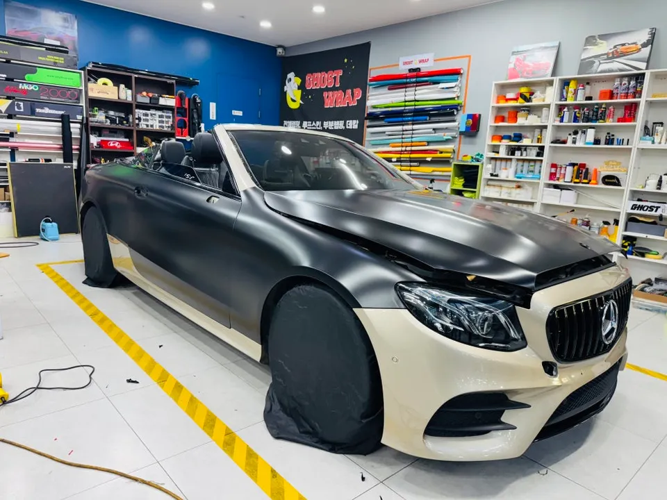 Mercedes-Benz Eクラス カブリオレのカーラッピング事例 施工写真 3-3