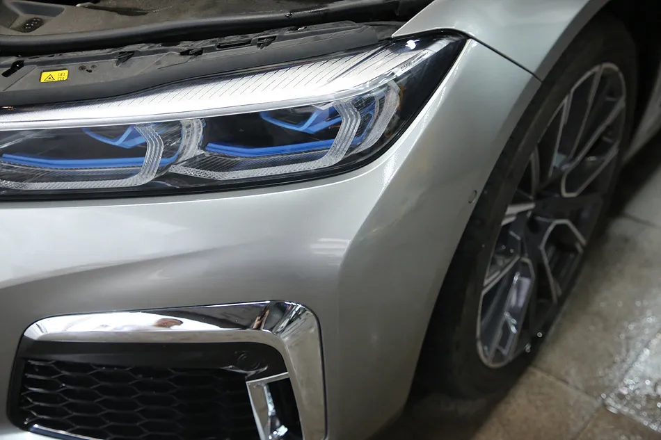 BMW 7 Series G11 PPF施工事例｜ヘッドライト保護の重要性 施工写真 2-3