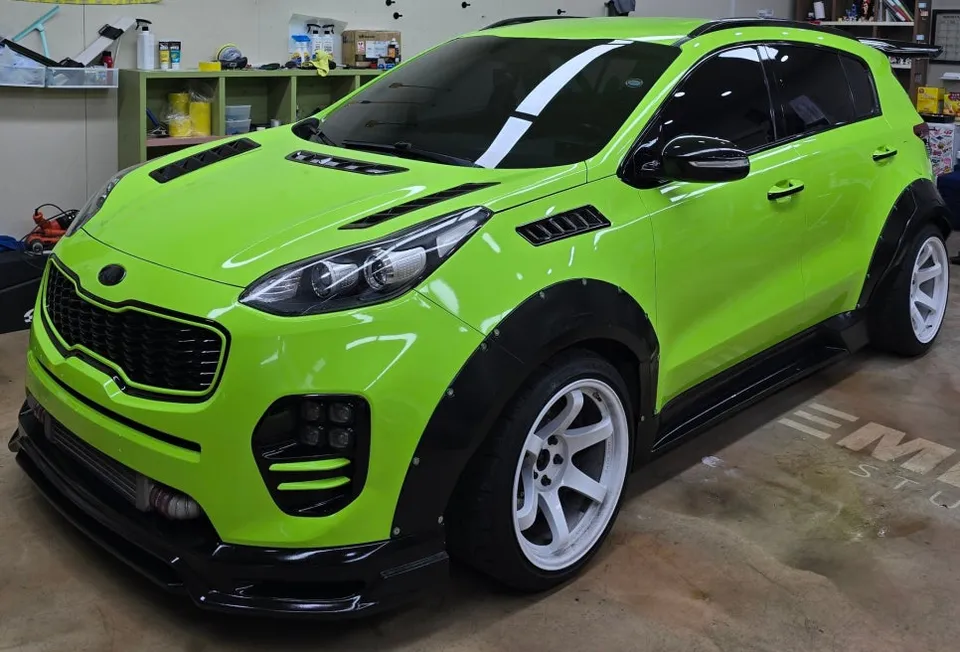 Kia Sportage vinyl wrap - Kia Sportage Vinyl Wrap Review: Apple Green Transformation photo 4