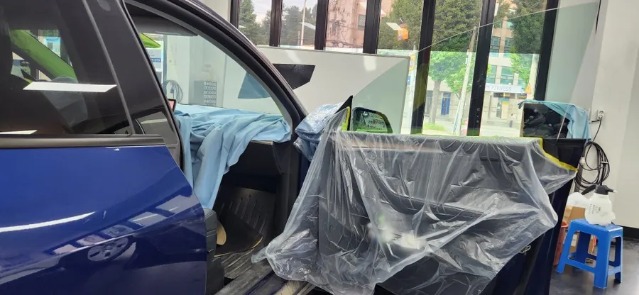 Tesla Model Y カーフィルム施工事例｜断熱・UVカット効果 施工写真 2