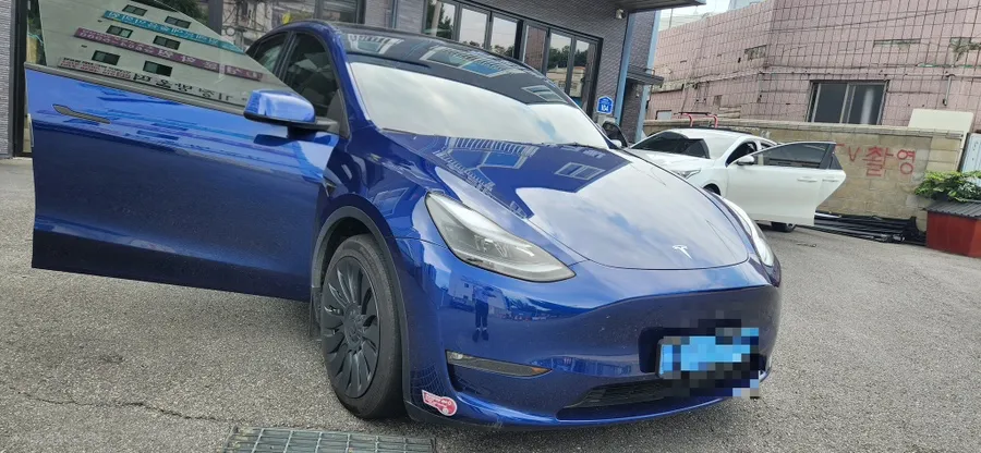 Tesla Model Y カーフィルム施工事例｜断熱・UVカット効果 施工写真 6