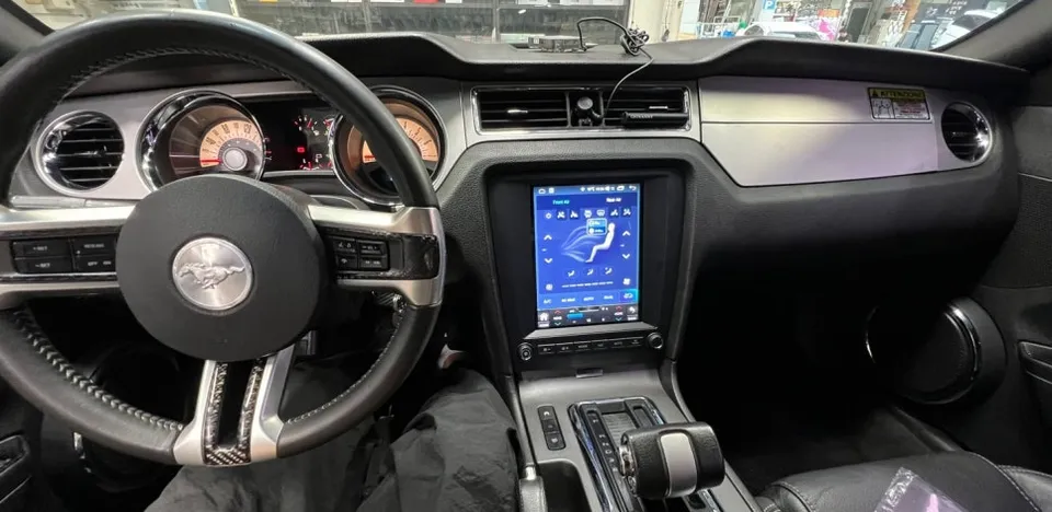 Ford Mustang ConvertibleのAndroid Auto・CarPlay取付事例 施工写真 2-2