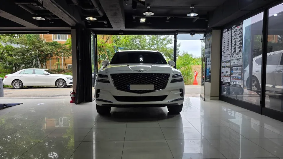 Genesis GV80 body kit installation result