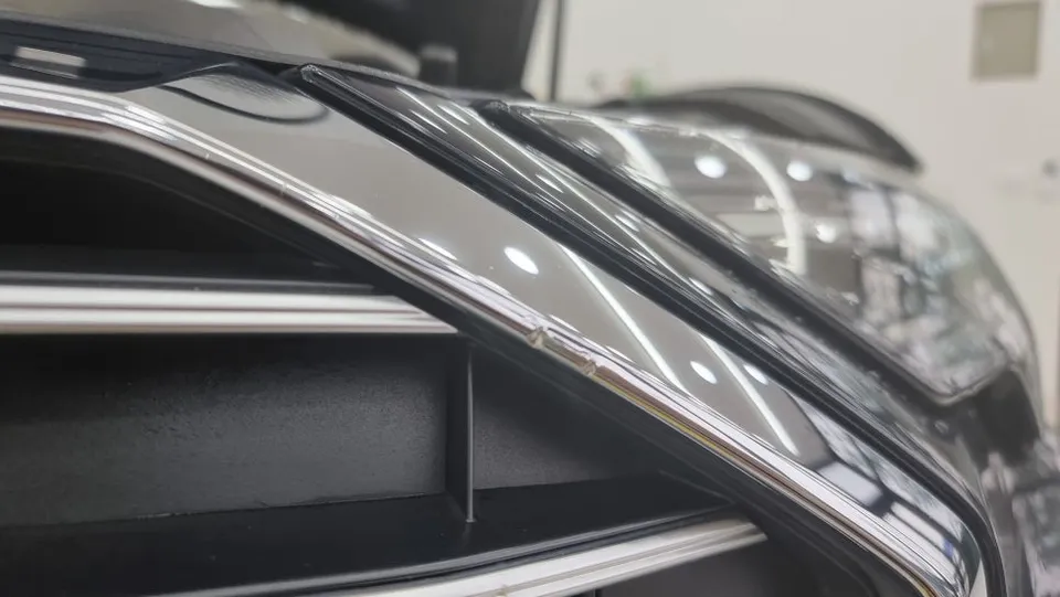 Audi A6のカーラッピング事例|クロームパーツのイメージチェンジ 施工写真 1-2