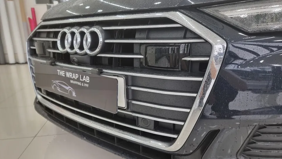 Audi A6のカーラッピング事例|クロームパーツのイメージチェンジ 施工写真 1-4