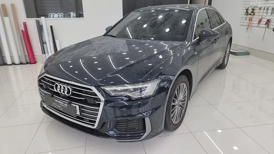 Audi A6のカーラッピング事例|クロームパーツのイメージチェンジ 施工写真 1-5