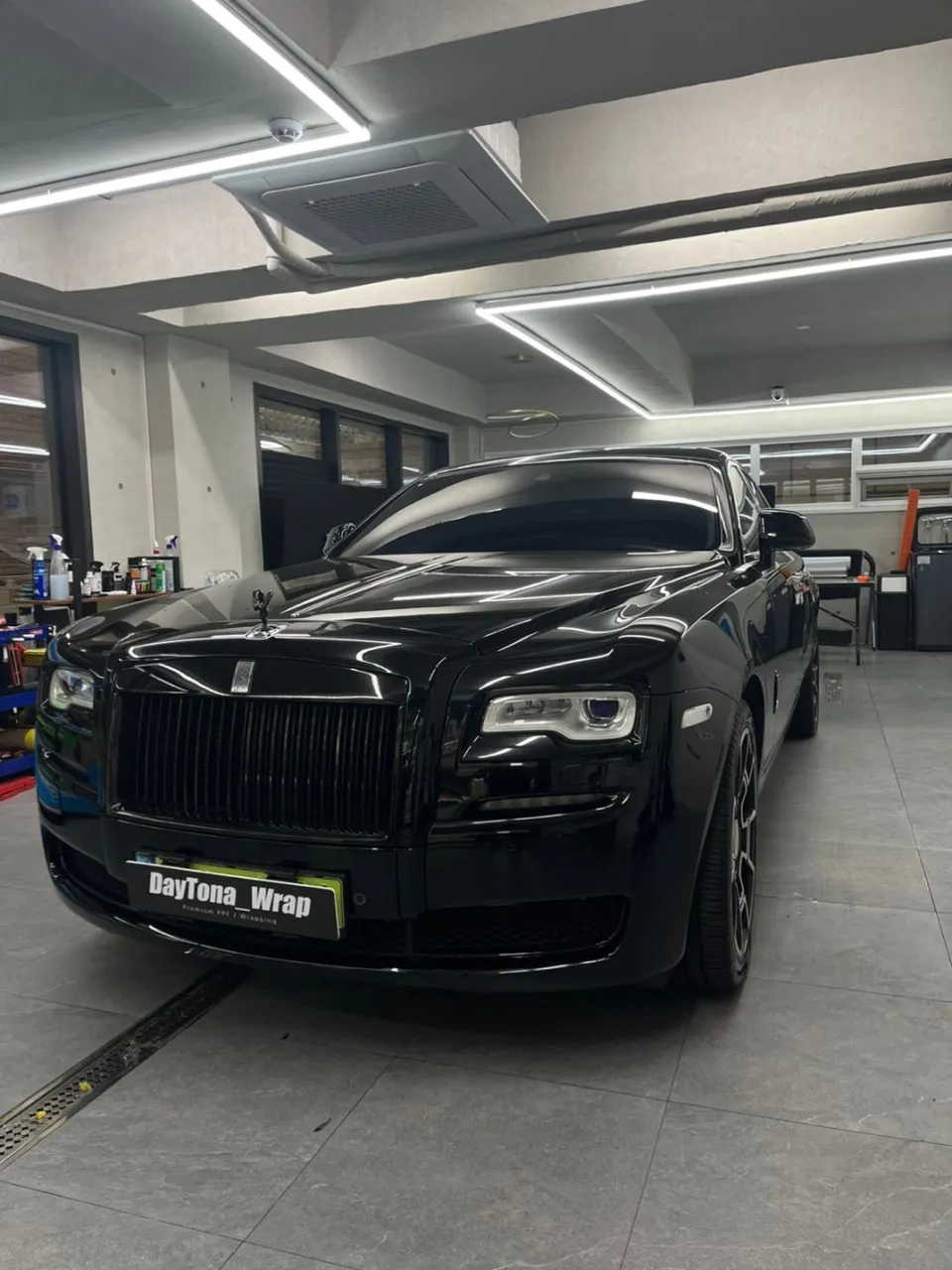 Rolls-Royce Ghostのカーラッピング事例｜費用目安・仕上がり 施工写真 3-1