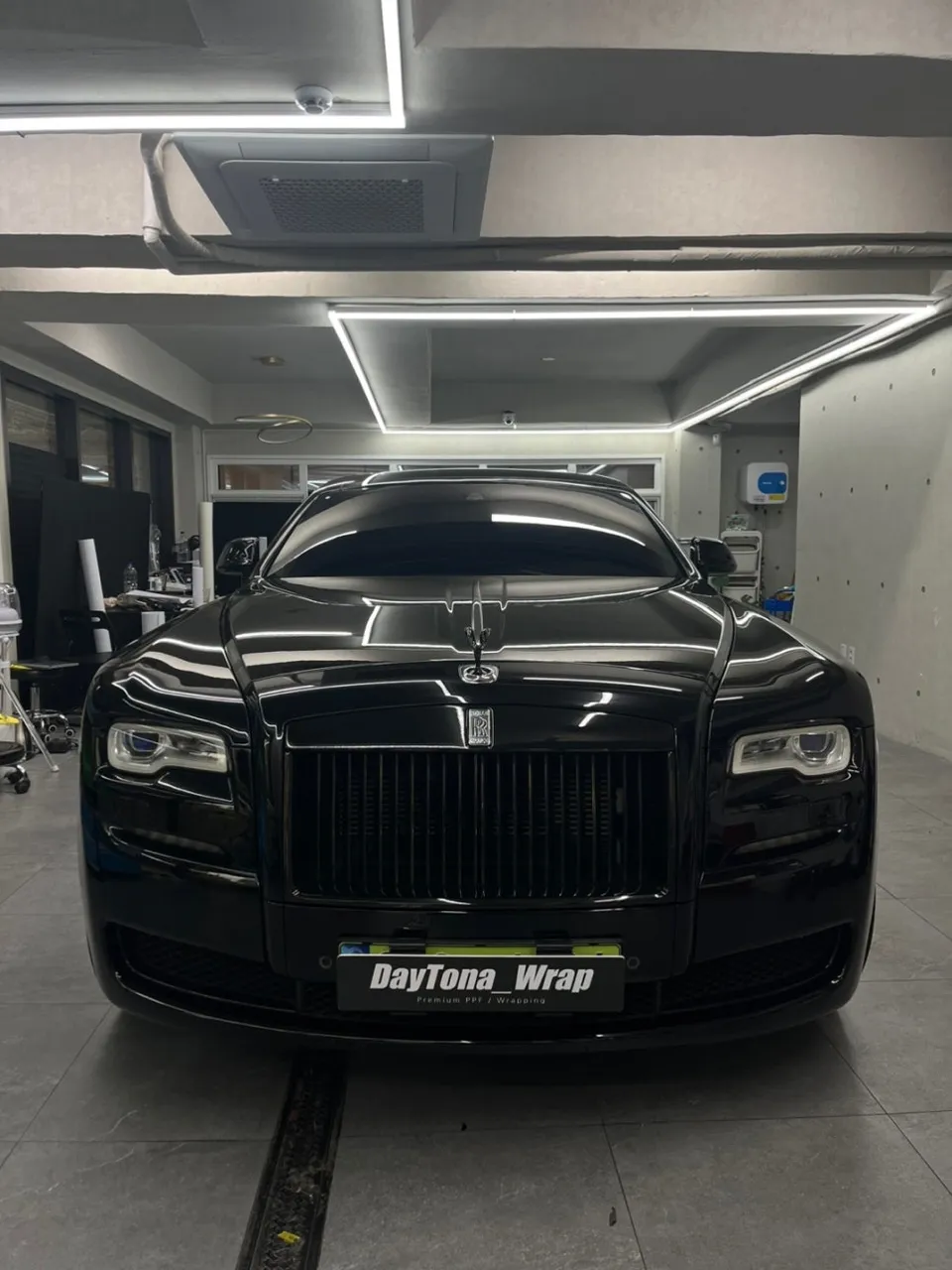 Rolls-Royce Ghostのカーラッピング事例｜費用目安・仕上がり 施工写真 4-1