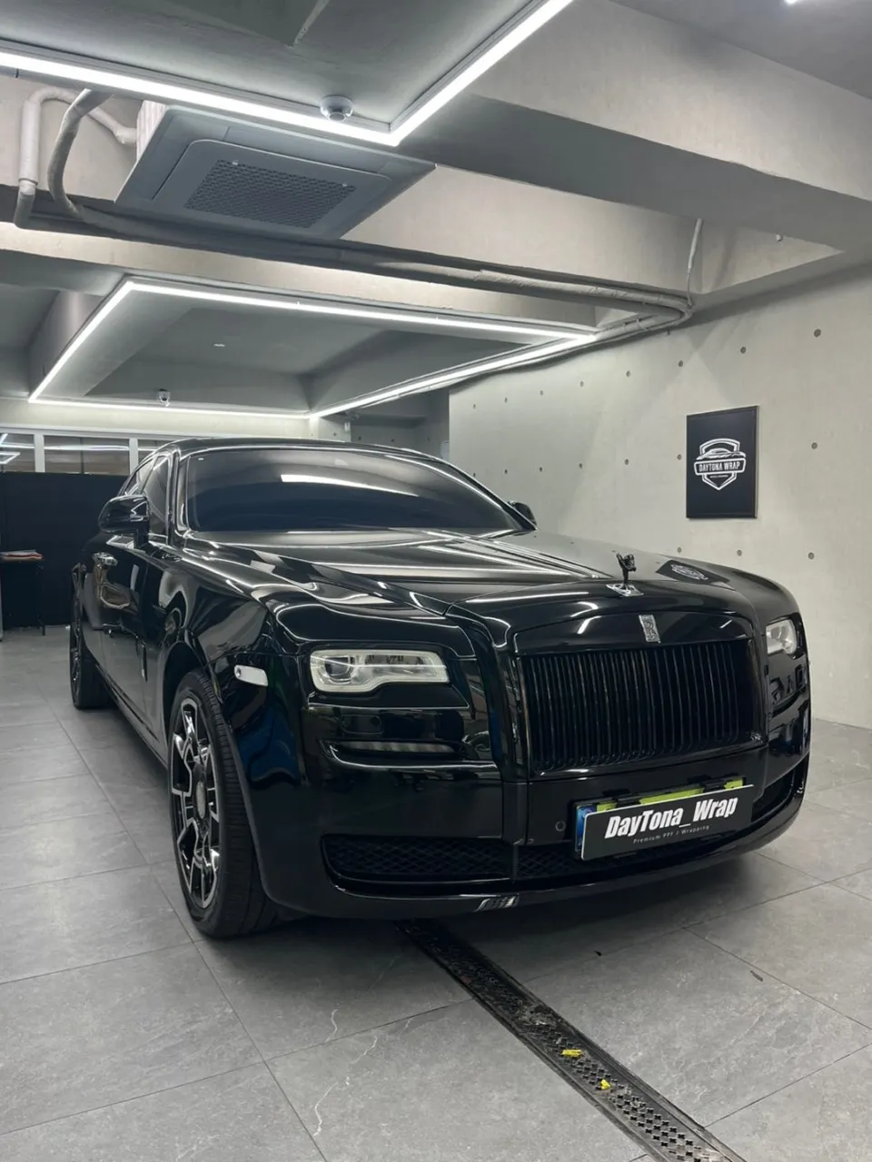 Rolls-Royce Ghostのカーラッピング事例｜費用目安・仕上がり 施工写真 1-2