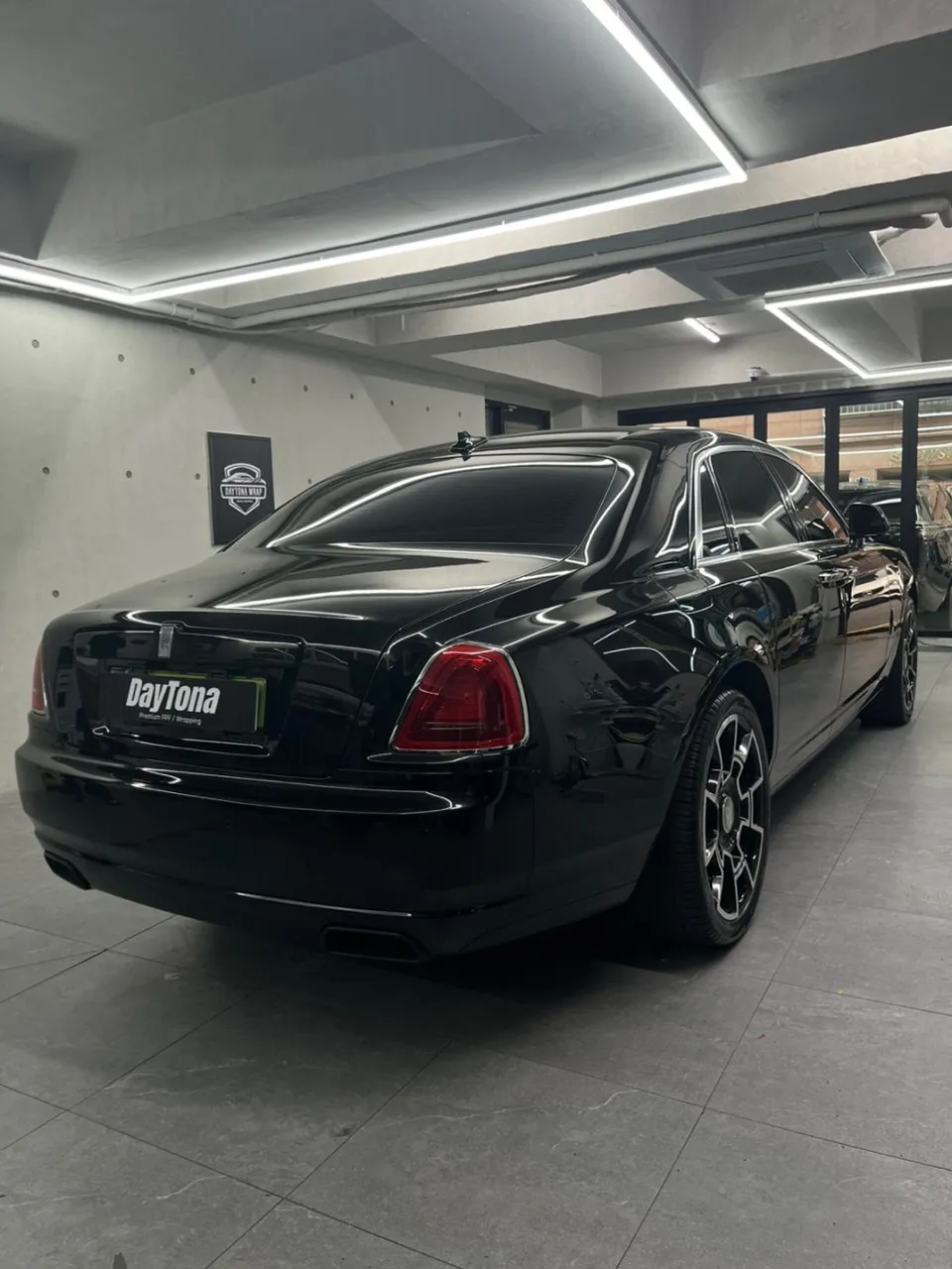 Rolls-Royce Ghostのカーラッピング事例｜費用目安・仕上がり 施工写真 2-2