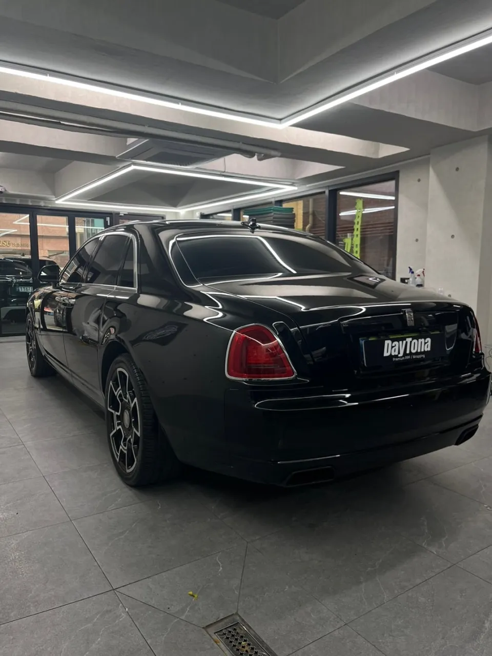 Rolls-Royce Ghostのカーラッピング事例｜費用目安・仕上がり 施工写真 4-2