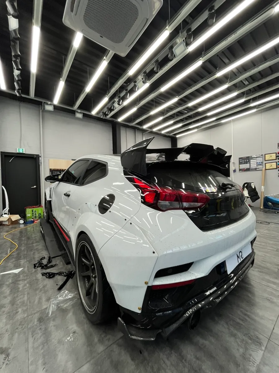 Hyundai Veloster Nのカーラッピング事例 施工写真 4-1