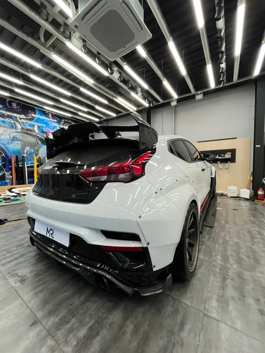 Hyundai Veloster Nのカーラッピング事例 施工写真 1-2