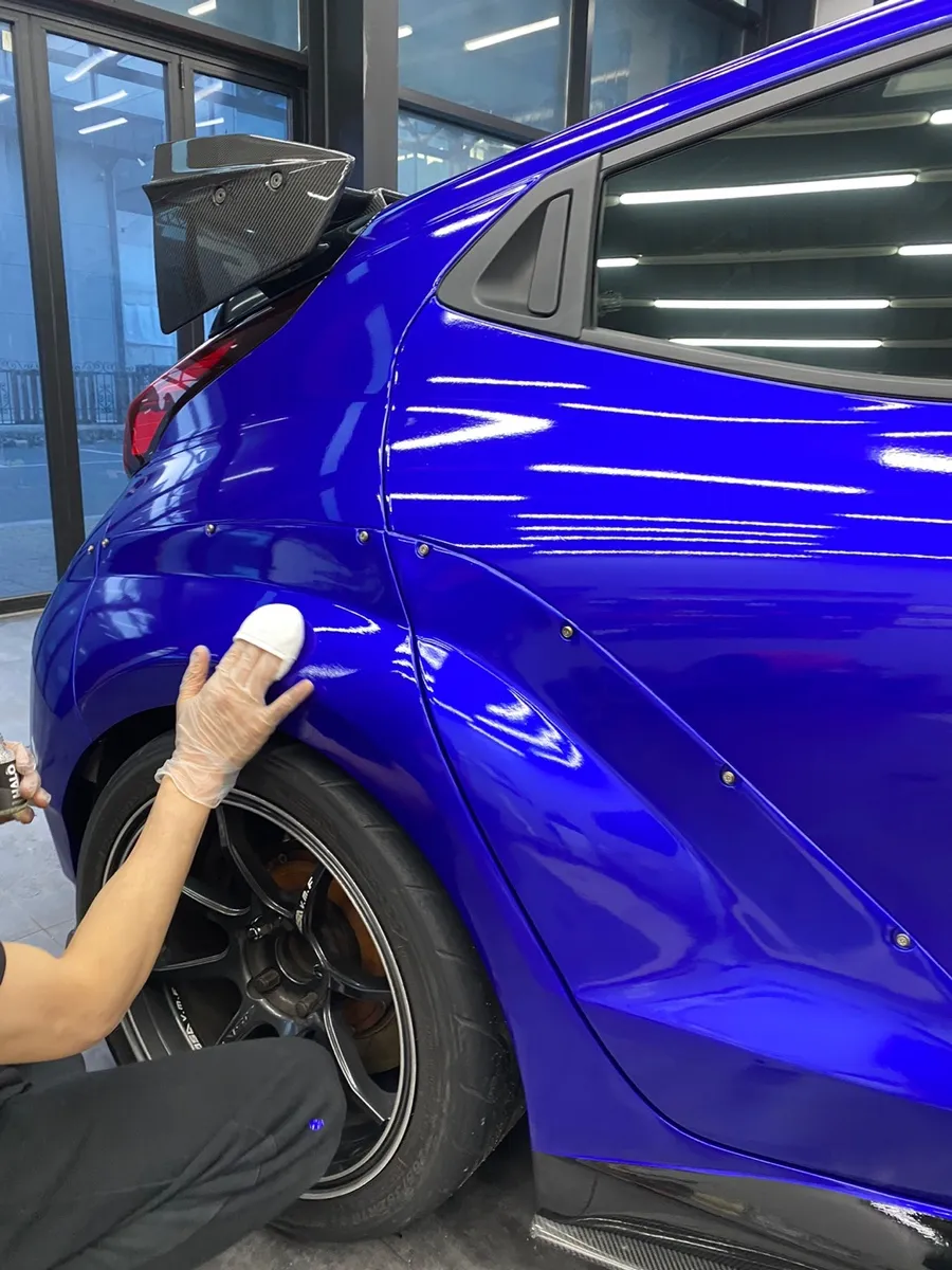 Hyundai Veloster Nのカーラッピング事例 施工写真 4-2