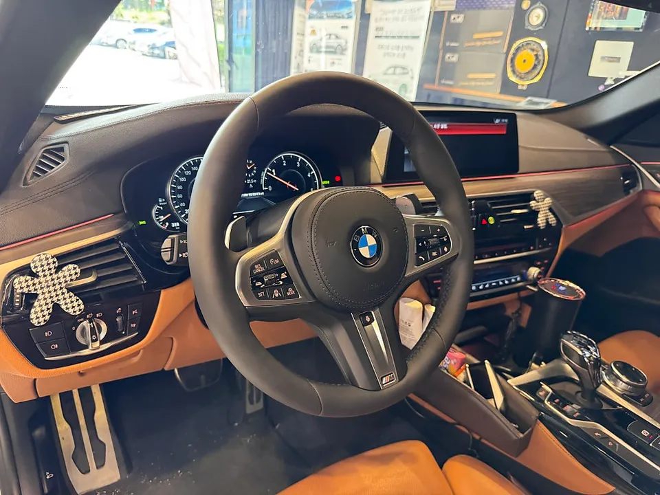 BMW 5 Series G30 steering wheel - BMW 5 Series G30 Steering Wheel Customization Review photo 4