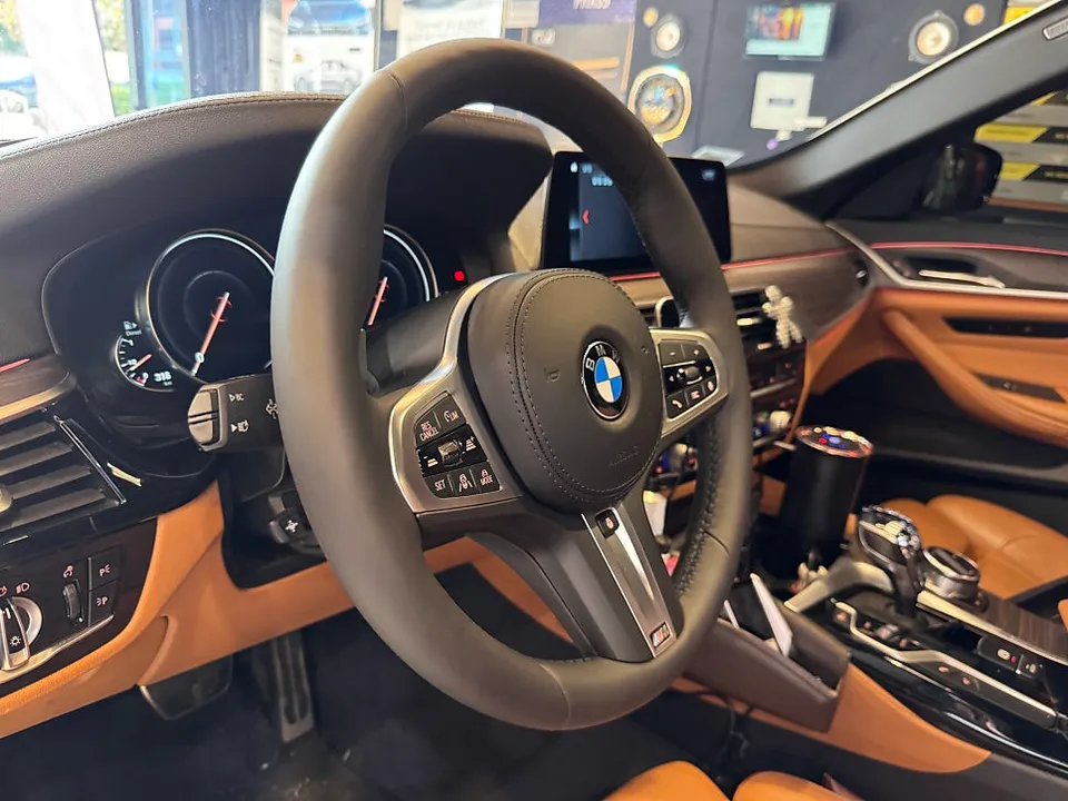BMW 5 Series G30 steering wheel - BMW 5 Series G30 Steering Wheel Customization Review photo 5