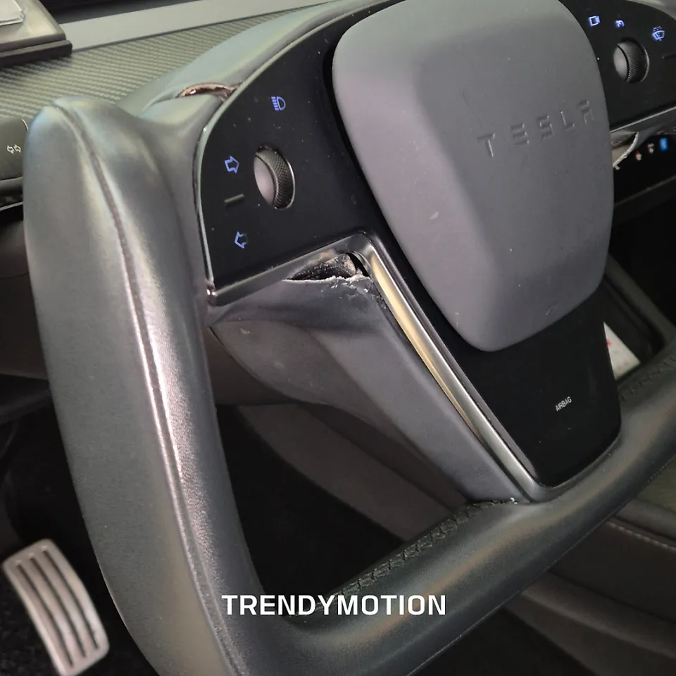 Tesla Model Y steering wheel - Tesla Model Y Steering Wheel Customization Review photo 3