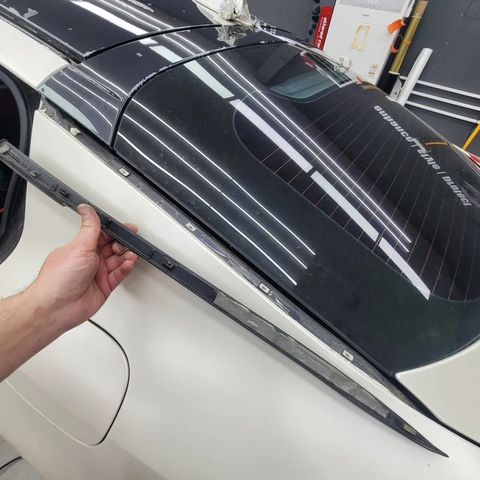 Kia Stingerのカーラッピング事例|費用目安・仕上がり 施工写真 1-2
