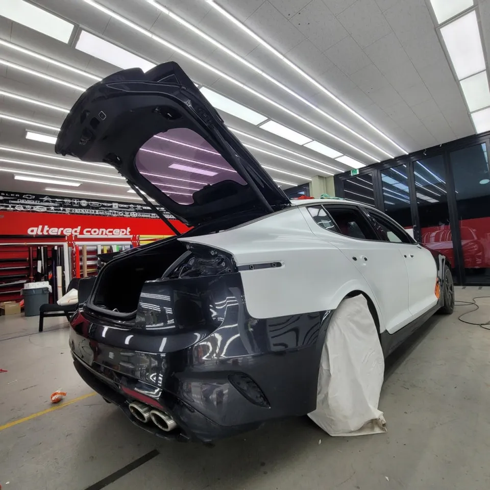 Kia Stingerのカーラッピング事例|費用目安・仕上がり 施工写真 2-3