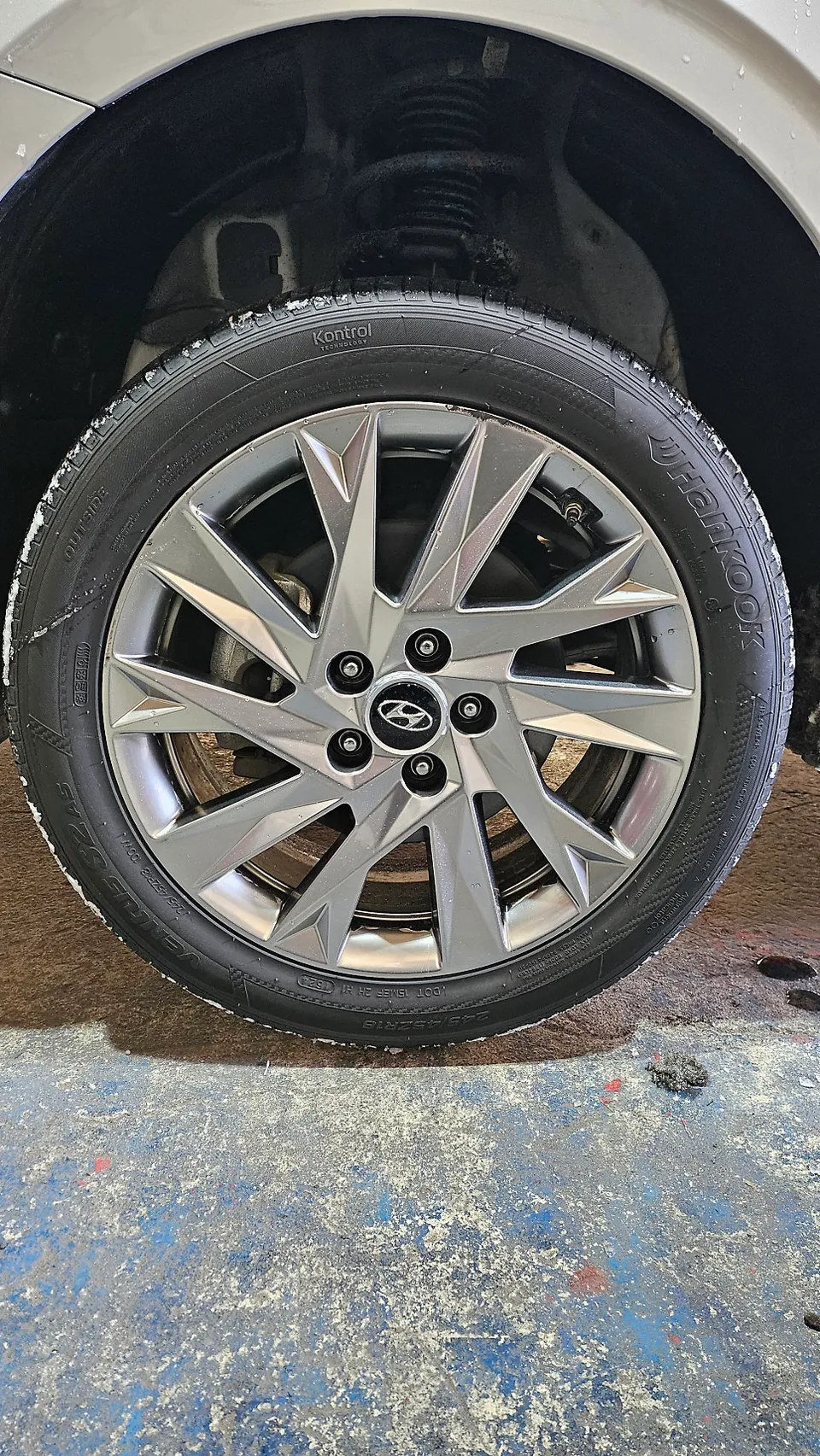 Hyundai Azeraのホイールリペア・塗装事例 施工写真 3