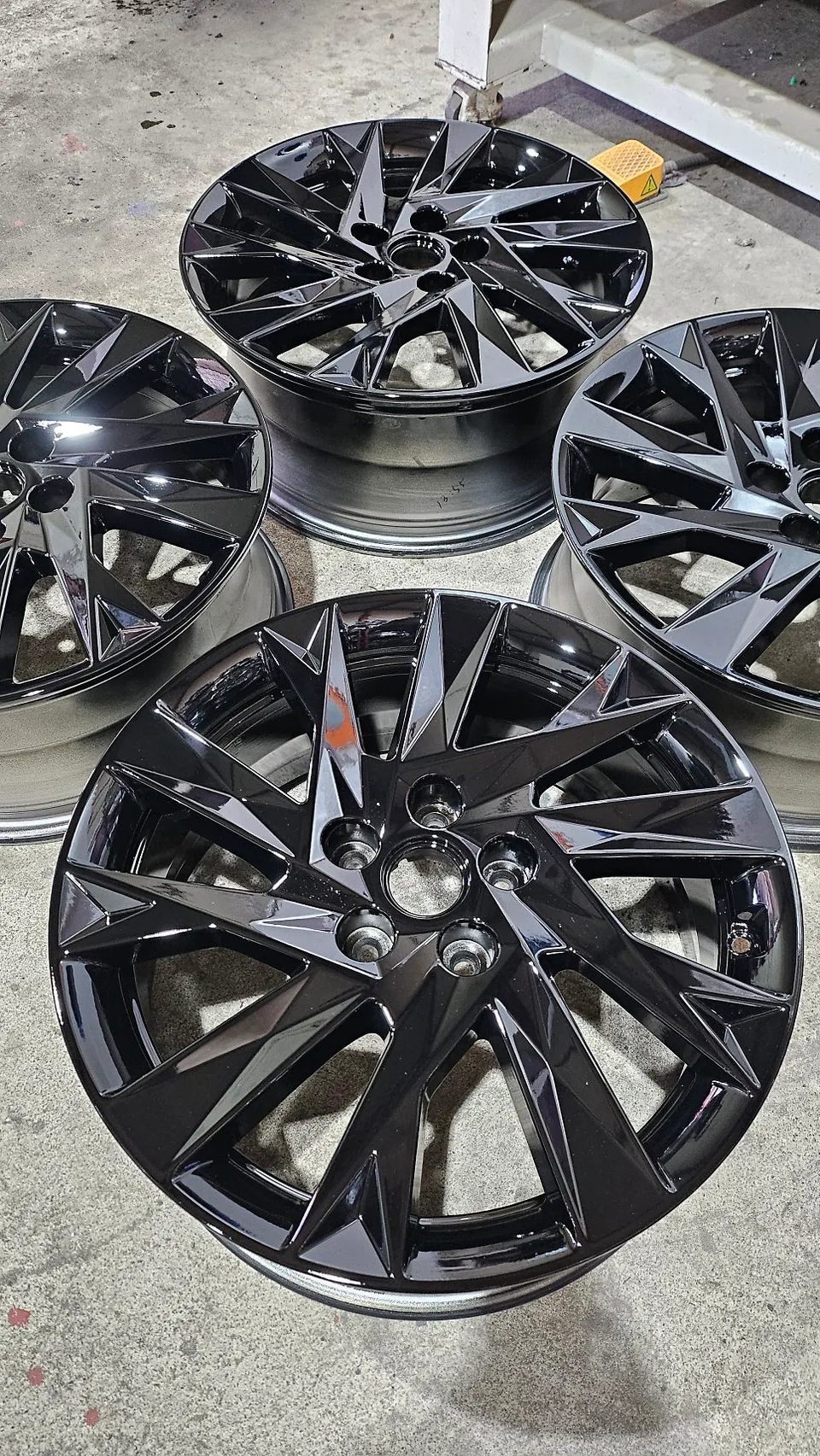 Hyundai Azeraのホイールリペア・塗装事例 施工写真 6
