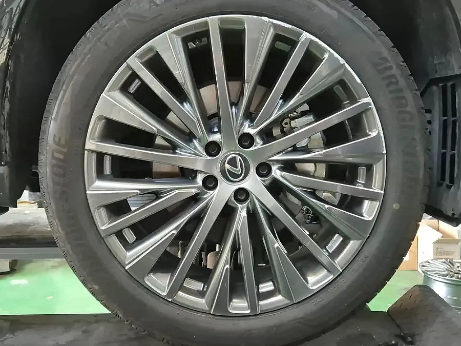 Lexus RX wheel repair - Lexus RX Wheel Repair & Painting Review photo 3
