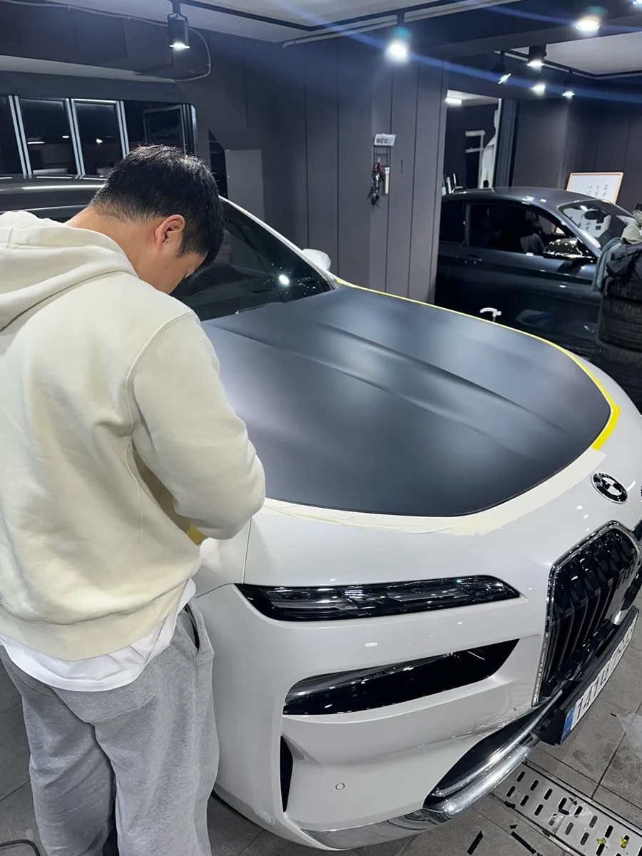 BMW 7 Series vinyl wrap - BMW 7 Series Vinyl Wrap Review: Matte Black Transformation photo 4