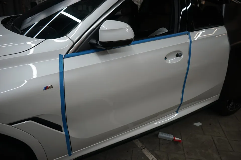 BMW X6のPPF施工事例｜サテンブラックで印象激変 施工写真 3-1