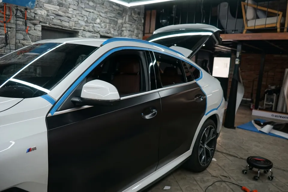 BMW X6のPPF施工事例｜サテンブラックで印象激変 施工写真 2-2