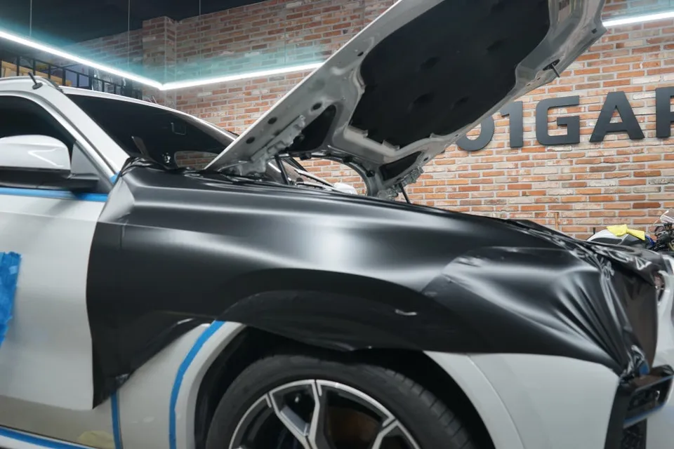 BMW X6のPPF施工事例｜サテンブラックで印象激変 施工写真 3-2