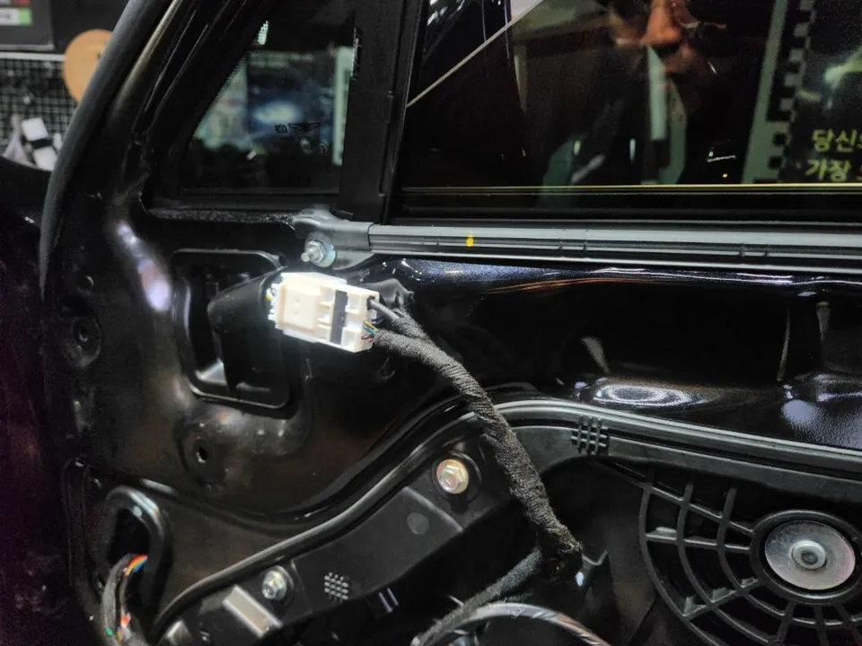 Genesis G80 RG3 around view - Genesis G80 Around View Monitor Installation Review photo 4